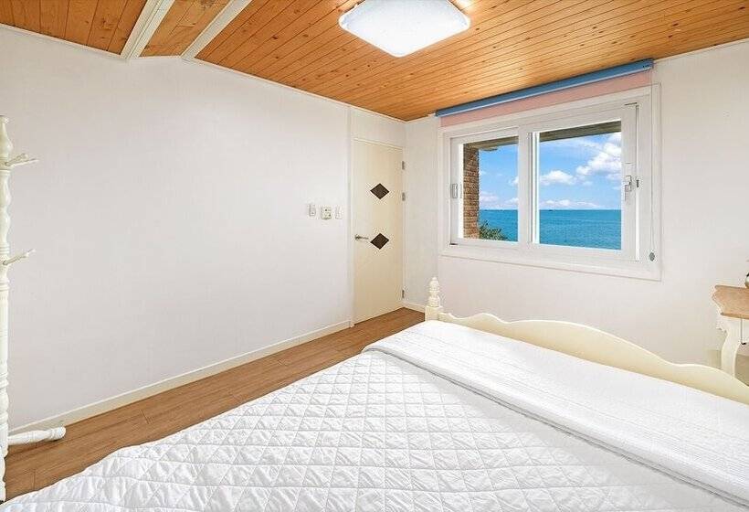 Namhae Montmartre Pension