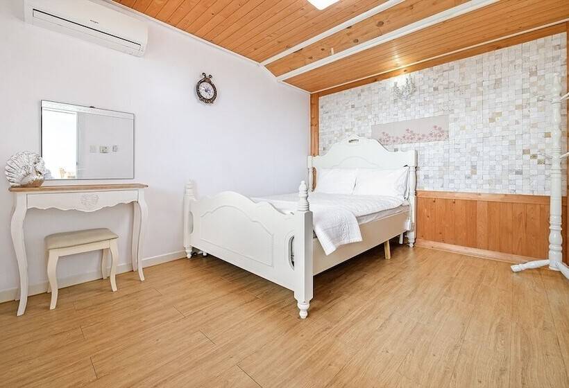 Namhae Montmartre Pension