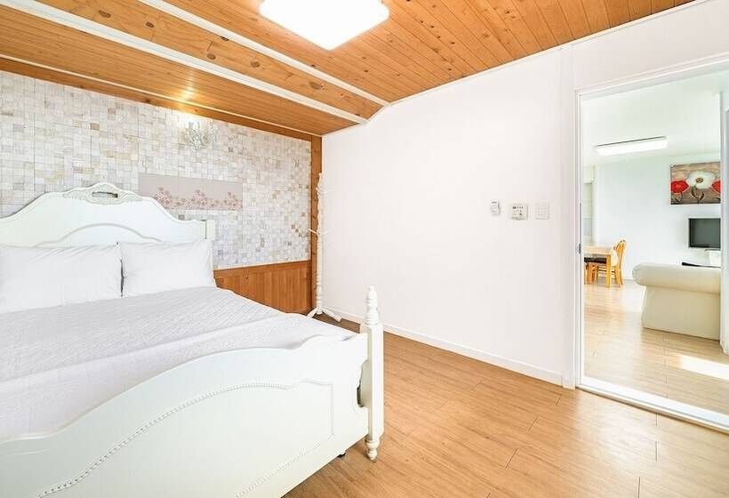 Namhae Montmartre Pension