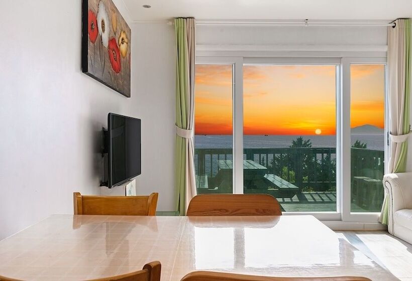 Namhae Montmartre Pension