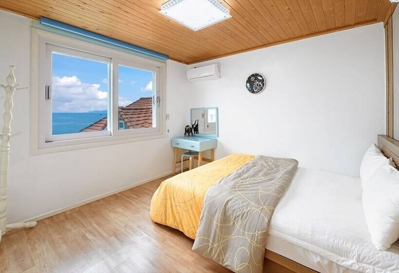 Namhae Montmartre Pension