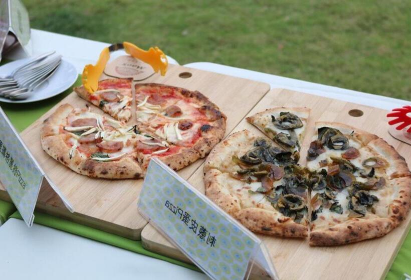 Pension Bear Meets Moose Homestay B&b