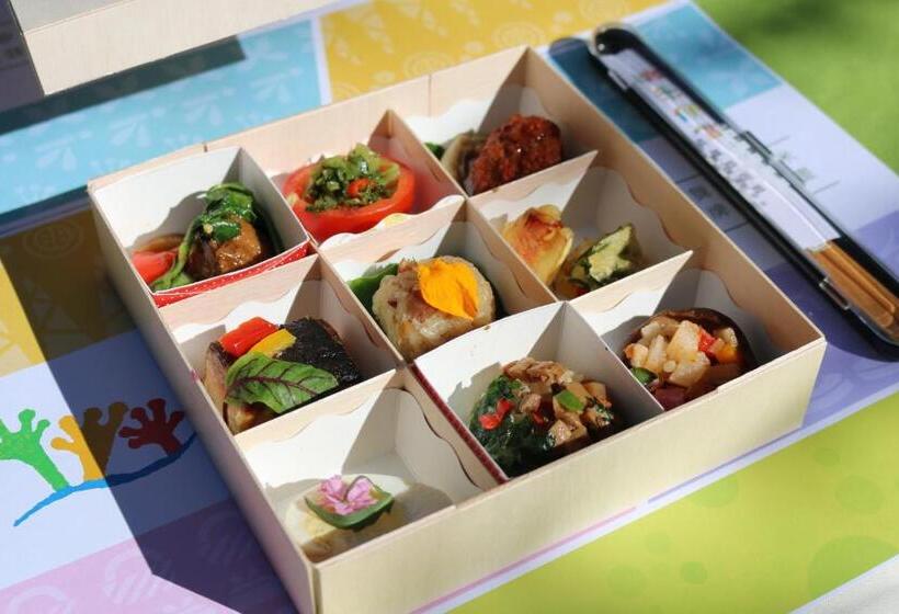 Pension Bear Meets Moose Homestay B&b