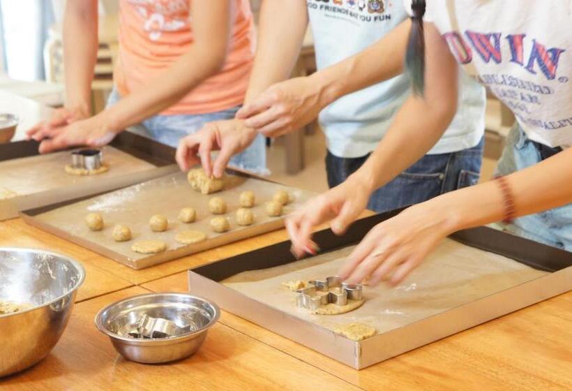 Pension Bear Meets Moose Homestay B&b