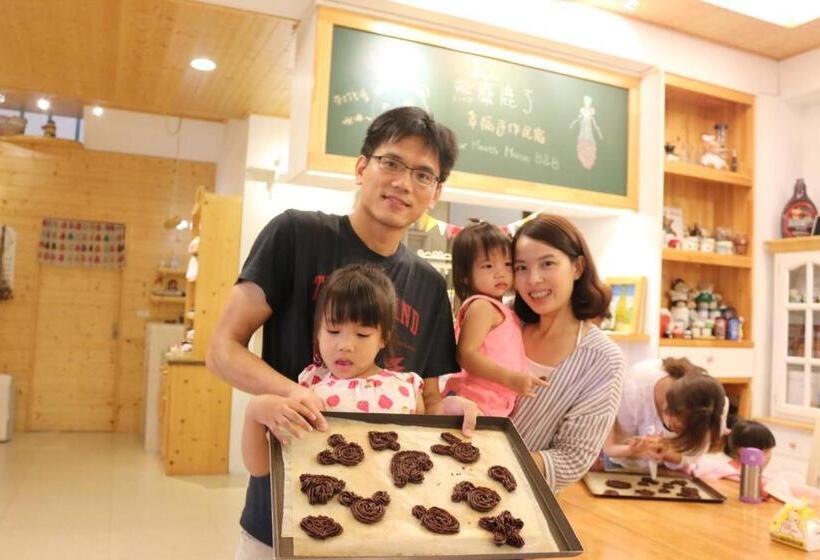 Pension Bear Meets Moose Homestay B&b