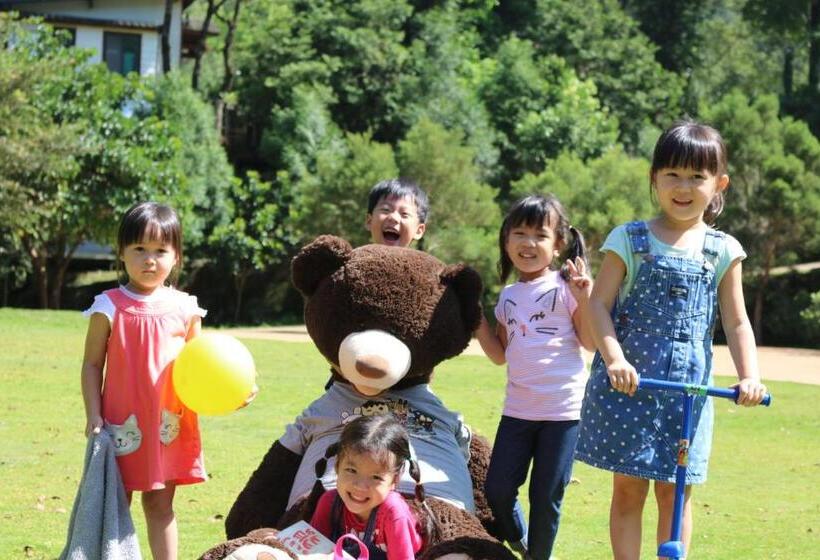 Pension Bear Meets Moose Homestay B&b