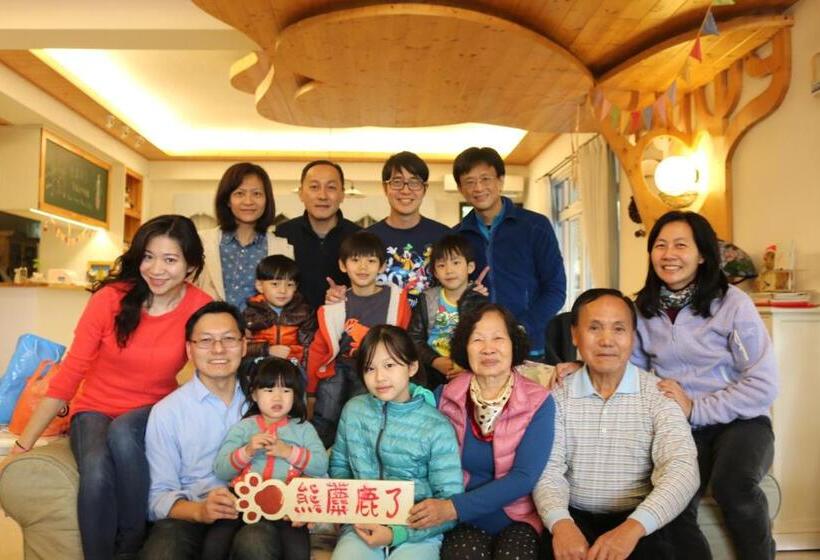 Pension Bear Meets Moose Homestay B&b