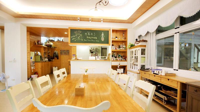 Pension Bear Meets Moose Homestay B&b