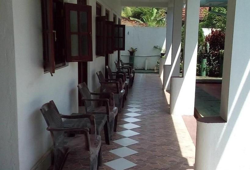 펜션 Mirissa Golden Resort