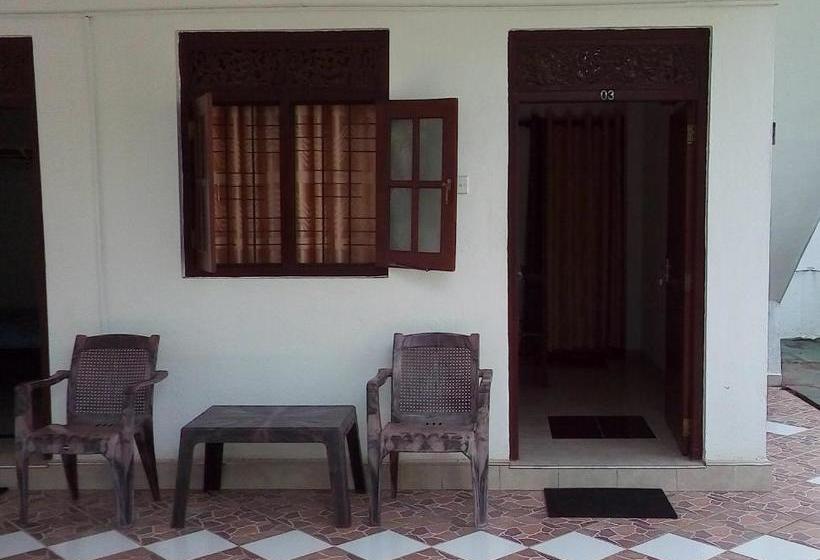 펜션 Mirissa Golden Resort