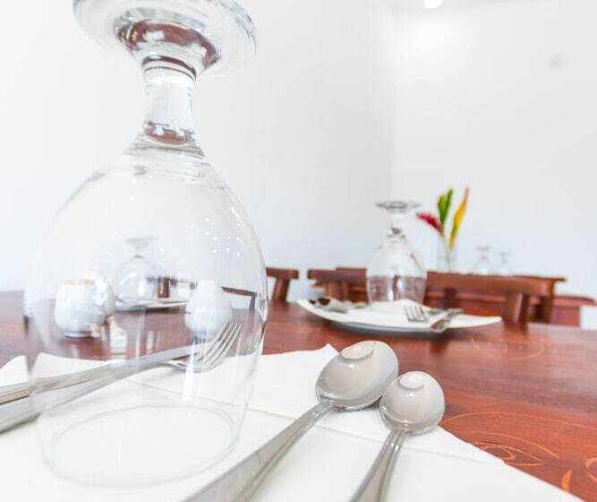 پانسیون The Waves  Unawatuna