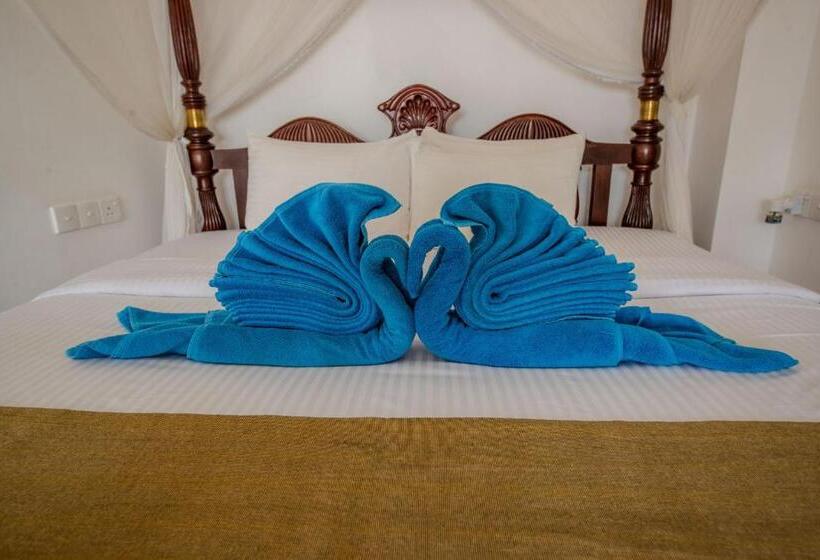 پانسیون The Waves  Unawatuna