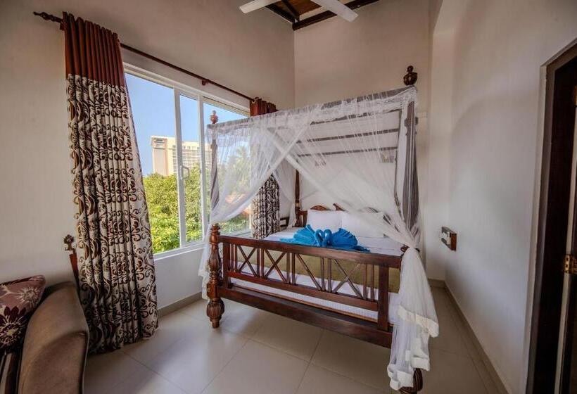 پانسیون The Waves  Unawatuna