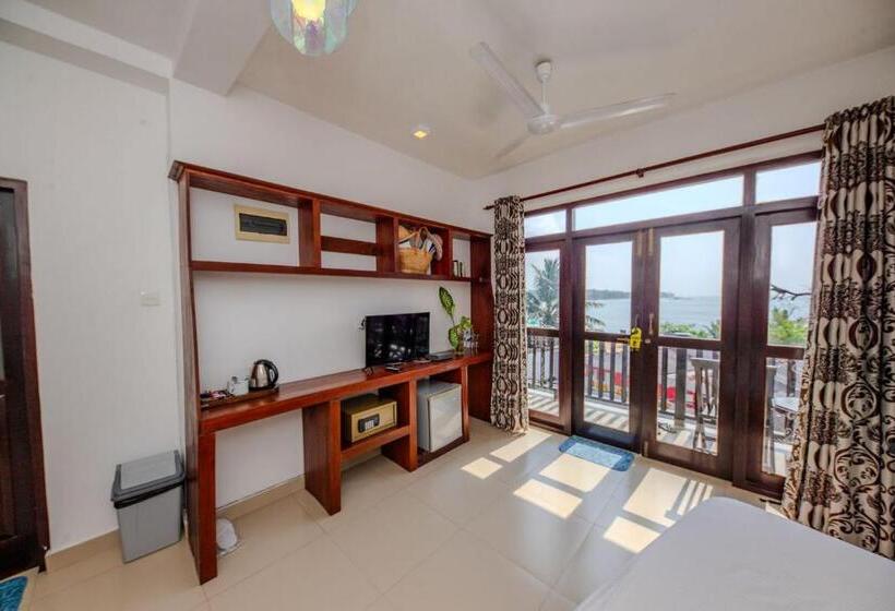 پانسیون The Waves  Unawatuna