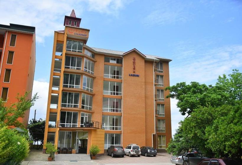 استراحتگاه Lazuri