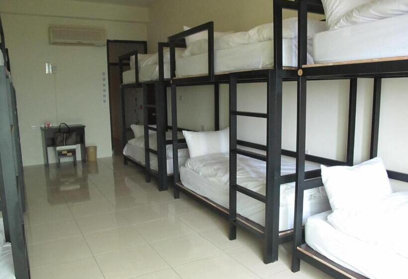 The Way Hostel & Bar