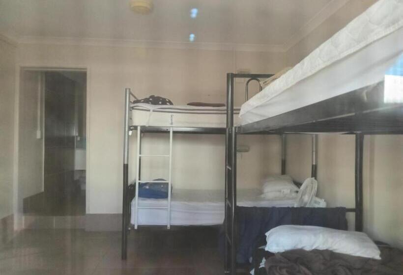 בית מלון כפרי Hervey Bay Flashpackers