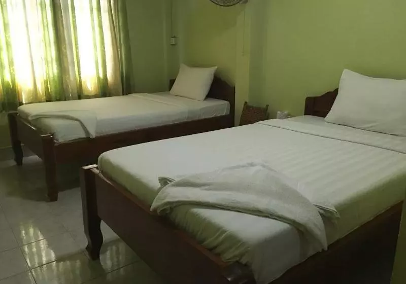 هتل Pra Tna Guesthouse