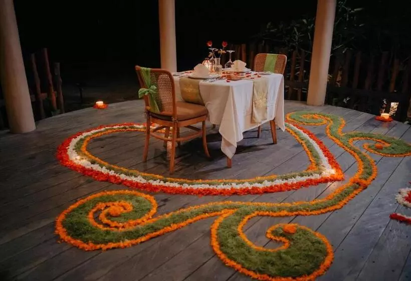 ホテル The Alena Resort A Pramana Experience