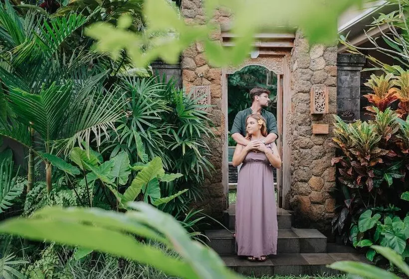 ホテル The Alena Resort A Pramana Experience