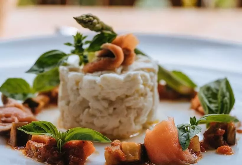 ホテル The Alena Resort A Pramana Experience