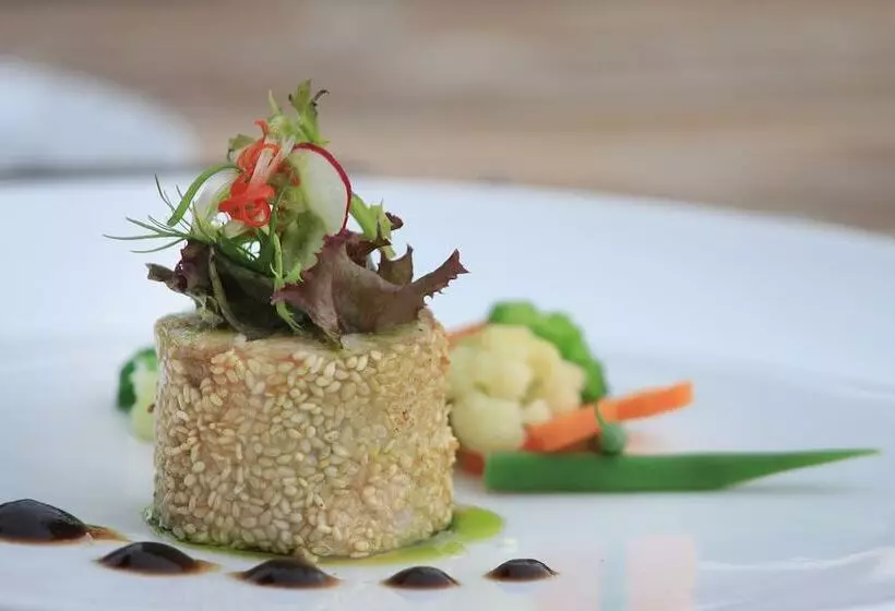 ホテル The Alena Resort A Pramana Experience