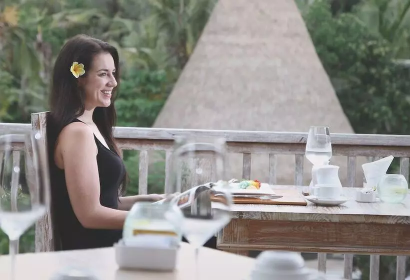 ホテル The Alena Resort A Pramana Experience