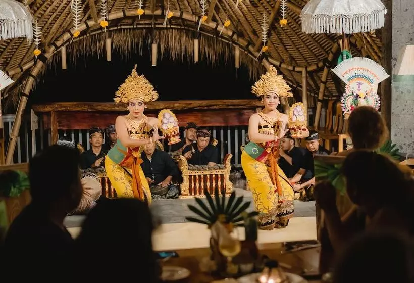 ホテル The Alena Resort A Pramana Experience