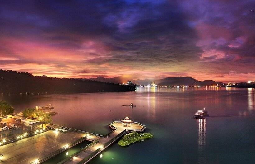 هتل The Crystal Resort Sun Moon Lake