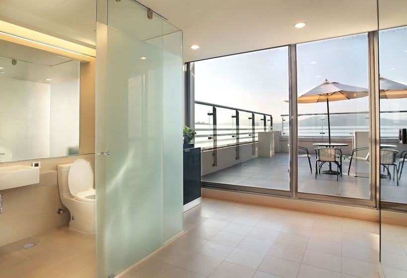 هتل The Crystal Resort Sun Moon Lake