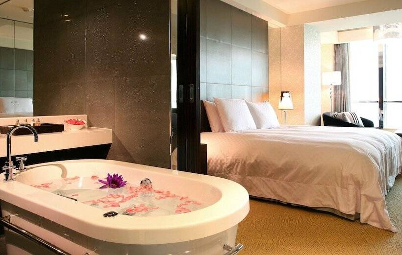 هتل The Crystal Resort Sun Moon Lake