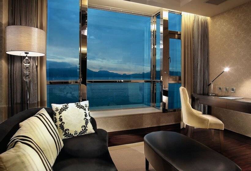 هتل The Crystal Resort Sun Moon Lake