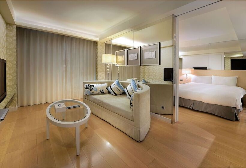 هتل The Crystal Resort Sun Moon Lake