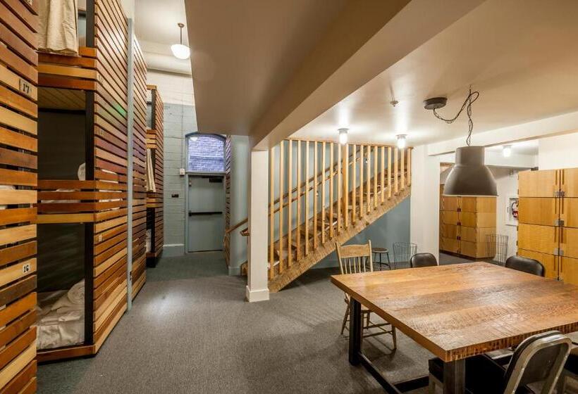 فندق The Society