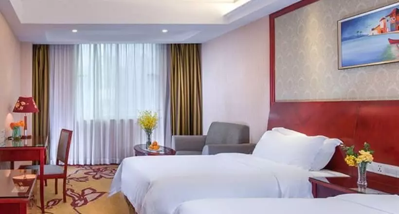 Vienna Hotel Shenzhen Bao An Fanshen Metro Station
