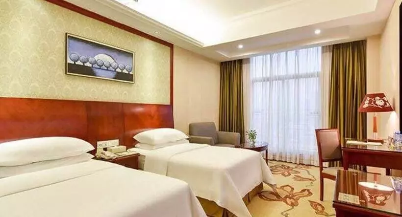 Vienna Hotel Shenzhen Bao An Fanshen Metro Station