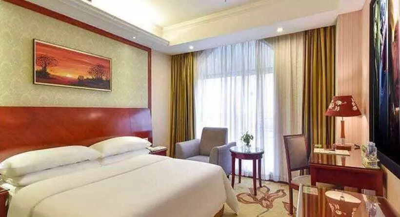 Vienna Hotel Shenzhen Bao An Fanshen Metro Station