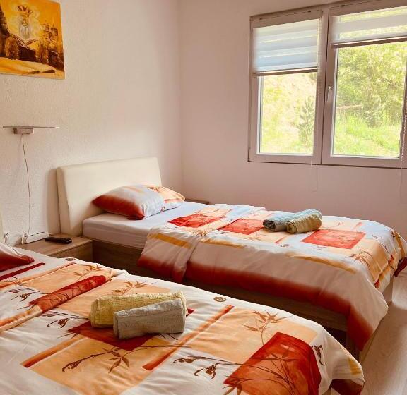 تختخواب و صبحانه Zeleni Dvor