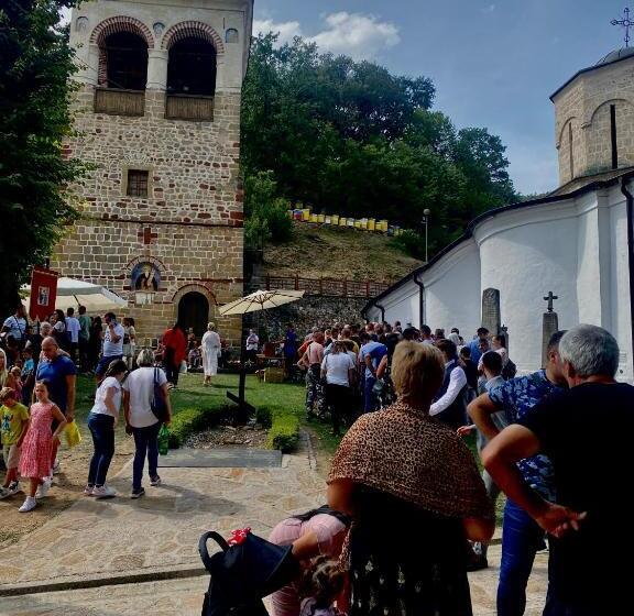 تختخواب و صبحانه Zeleni Dvor