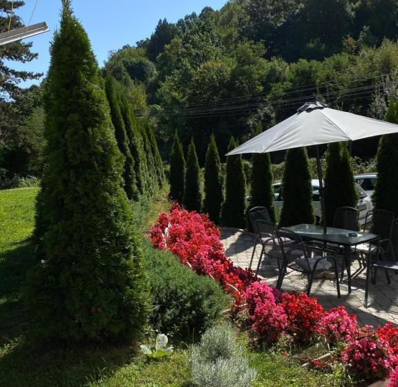 تختخواب و صبحانه Zeleni Dvor