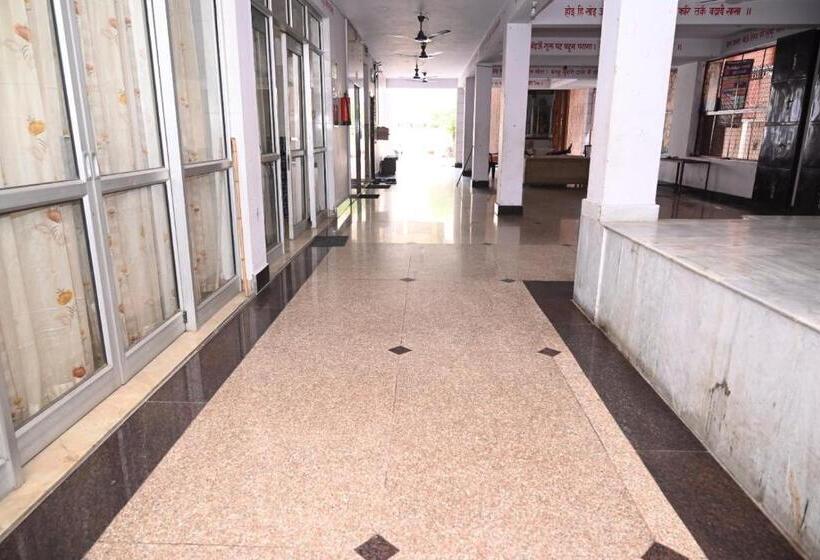 فندق Sarva Darshan Ashram