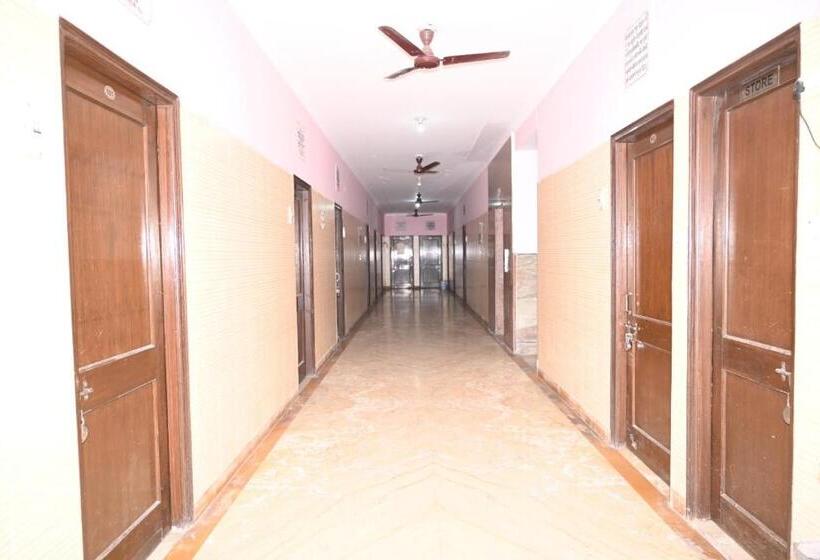 فندق Sarva Darshan Ashram