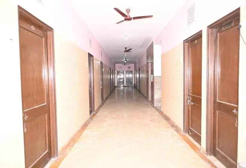 Hotel Sarva Darshan Ashram