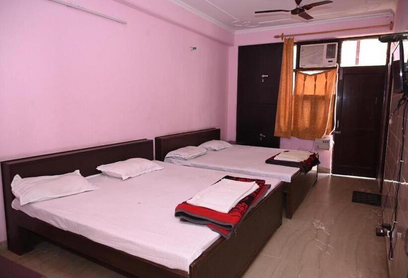 فندق Sarva Darshan Ashram