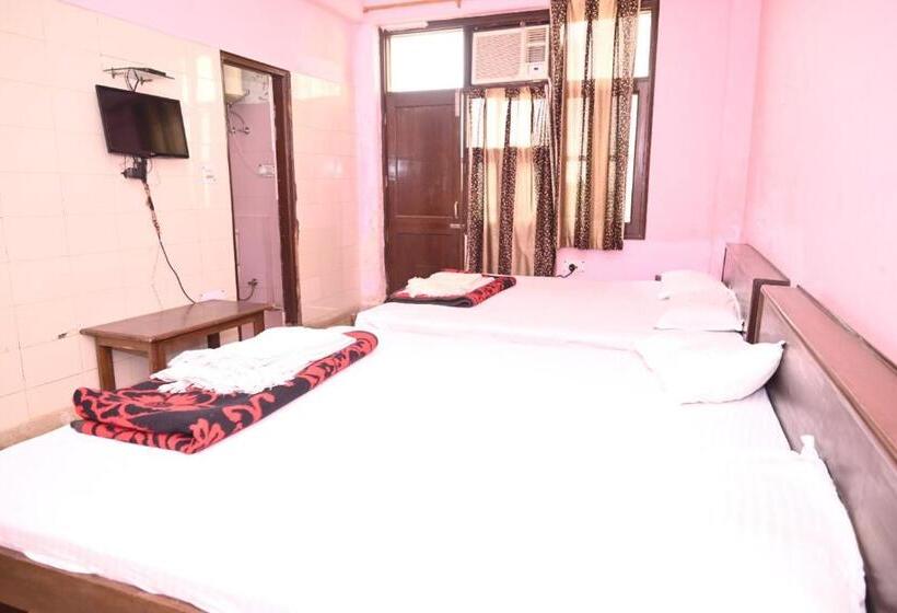 فندق Sarva Darshan Ashram