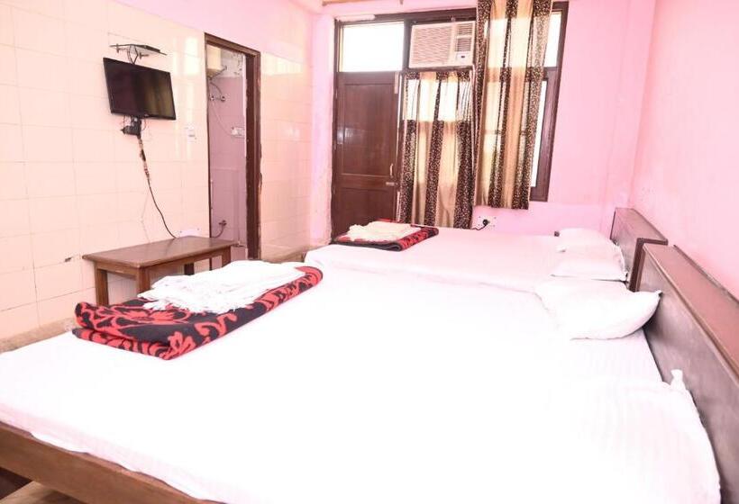 فندق Sarva Darshan Ashram