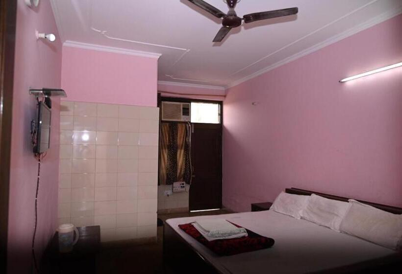 فندق Sarva Darshan Ashram