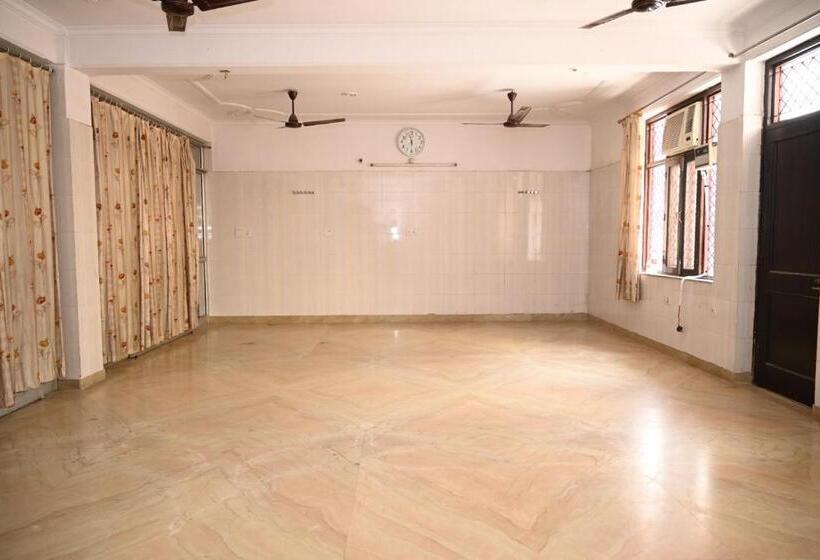 فندق Sarva Darshan Ashram