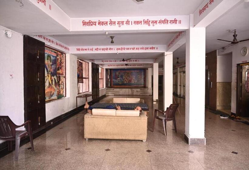 فندق Sarva Darshan Ashram