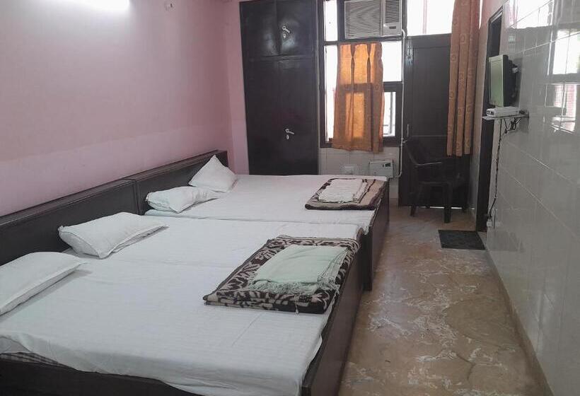 فندق Sarva Darshan Ashram